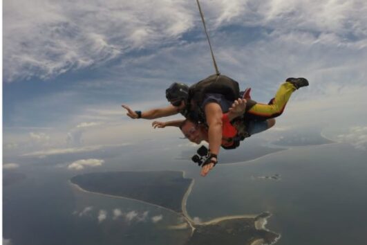 Salto Duplo de Paraquedas - Ilha do Mel